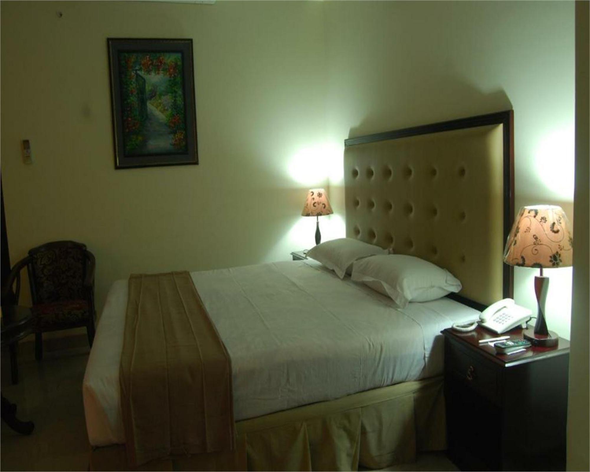 Hotel Ambassador Residency Chittagong Exterior foto