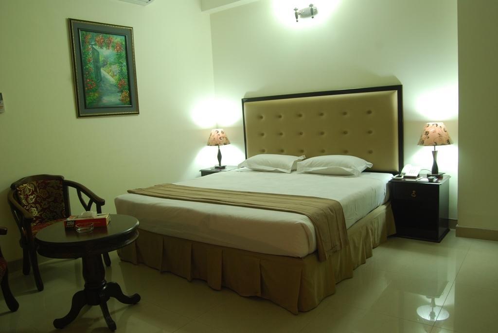 Hotel Ambassador Residency Chittagong Habitación foto